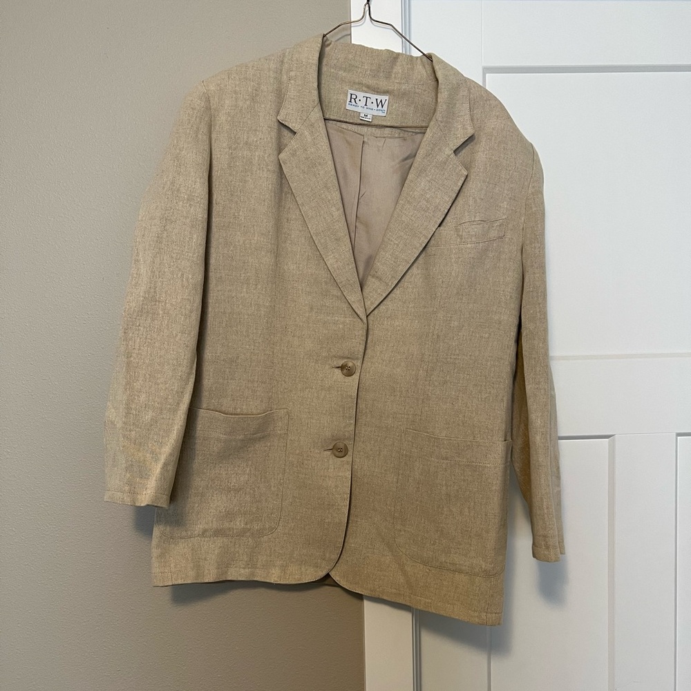 Vintage Tan Blazer with Timeless Style and Versatility